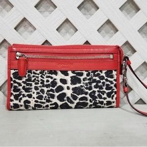 COA-COACH BLACK AND WHITE CHEETAH PRINT W/RED TRIM DOUBLE ZIP WRISTLET W/COA